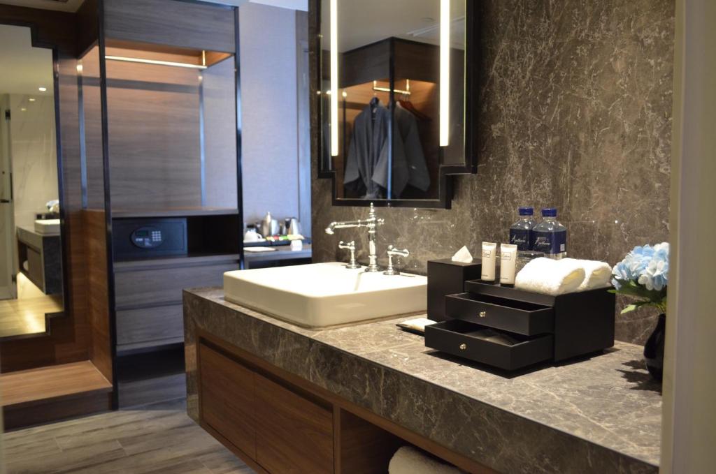 Ayathorn Bangkok - 18