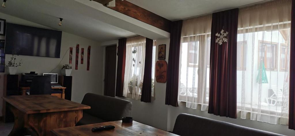 Kuchyň nebo kuchyňský kout v ubytování Banya Guest Rooms 23