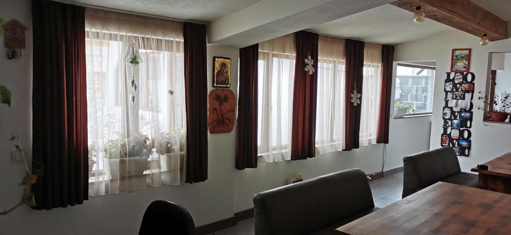 Posezení v ubytování Banya Guest Rooms 23