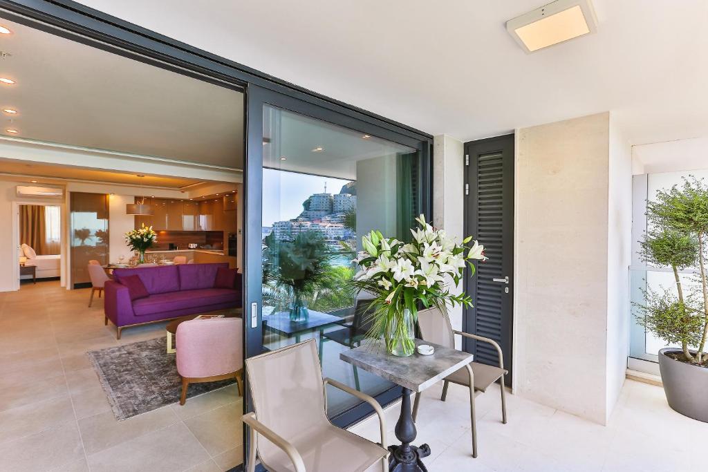 Posezení v ubytování Sunraf Luxe Apartments