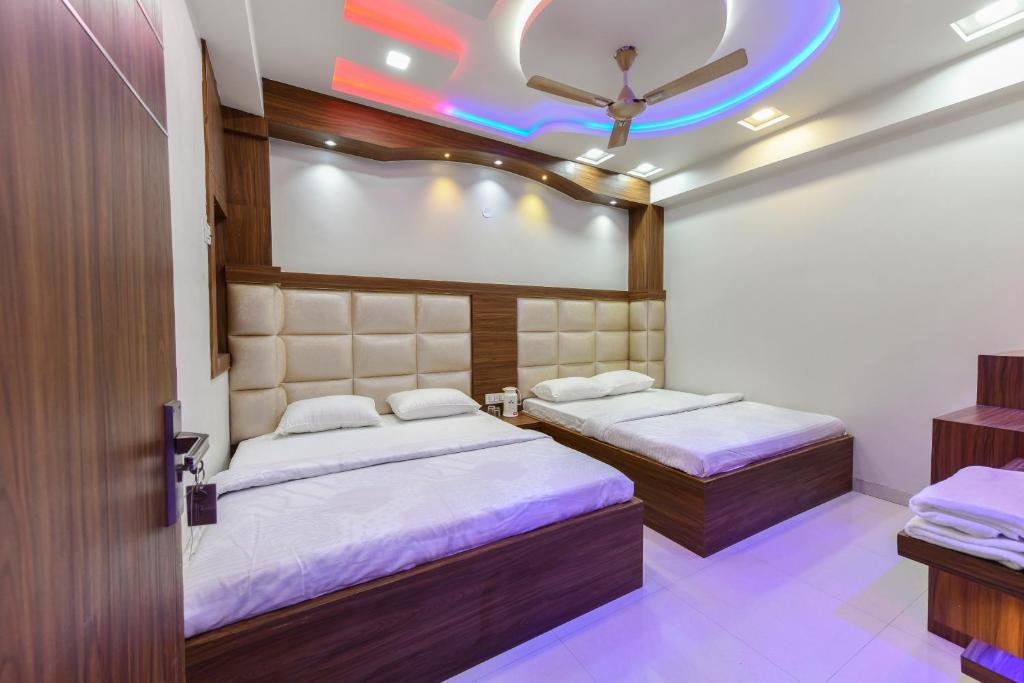 Postel nebo postele na pokoji v ubytování HN Palace Homestay