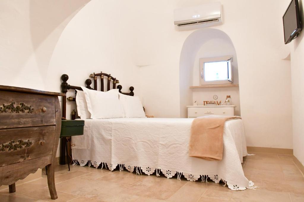 A bed or beds in a room at I trulli del fattore
