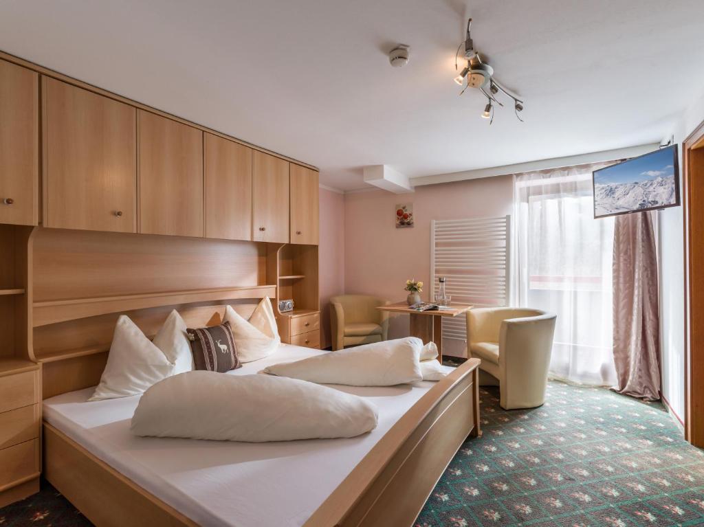 Een bed of bedden in een kamer bij Hotel Hubertus