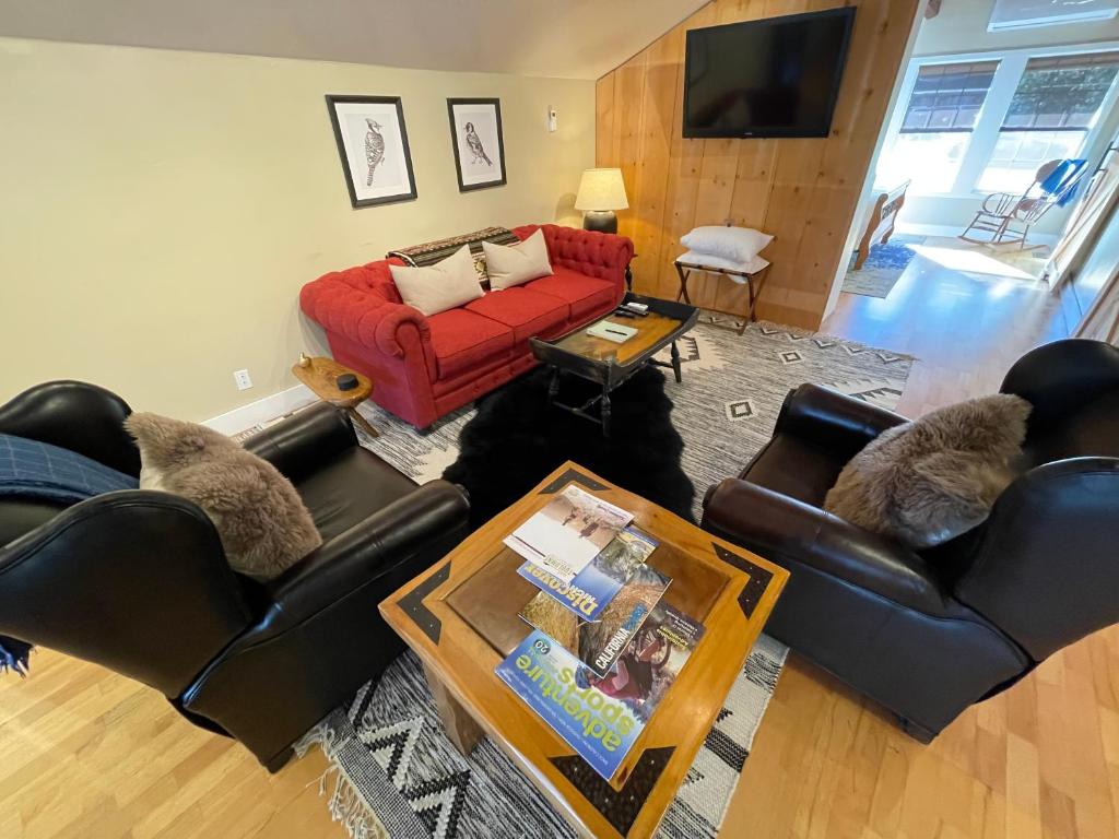 Yosemite Basecamp - Deluxe Queen Suite (No Children)