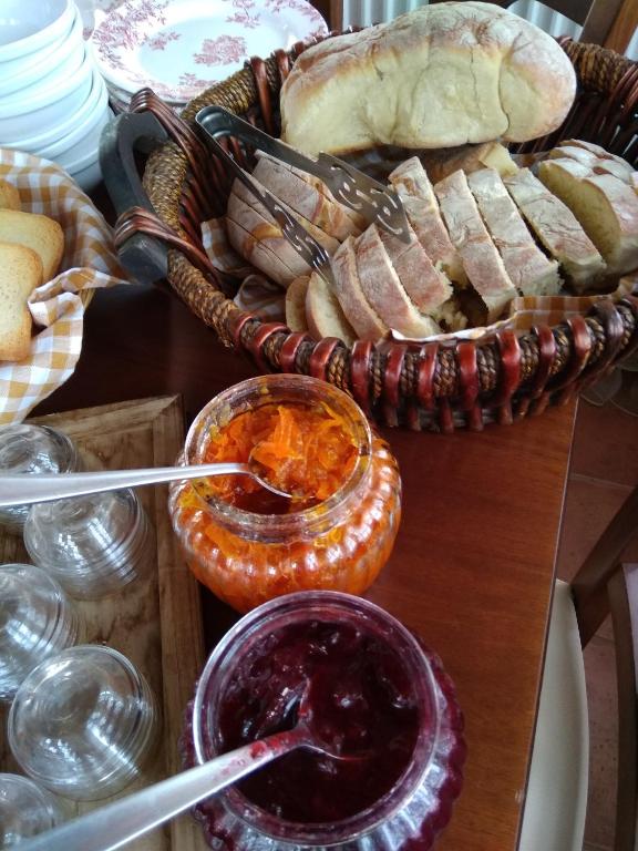 Zdjęcie z galerii obiektu Ολόκληρος χώρος 4 ατόμων στο κέντρο της Πορταριάς w mieście Portariá