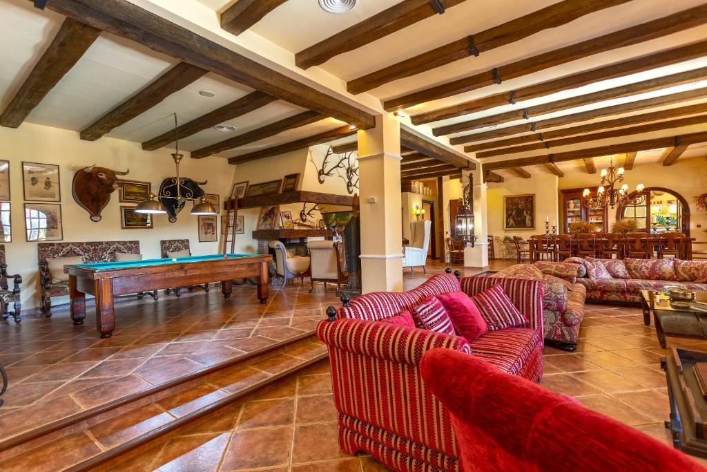 Casa Flores con Piscina interior climatizada, Alcaucín ...