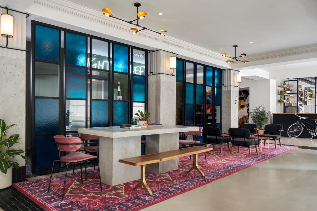 Generator Hotel Washington DC休息區