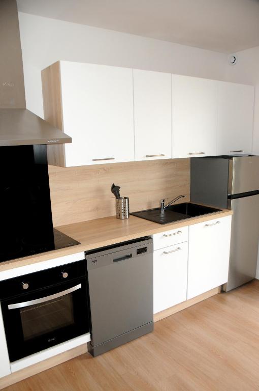 Kuchyň nebo kuchyňský kout v ubytování Villa Jules Petit Gîte
