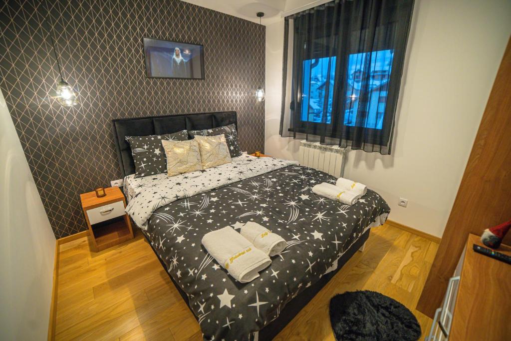 Postel nebo postele na pokoji v ubytování Lady Galadriel Suite