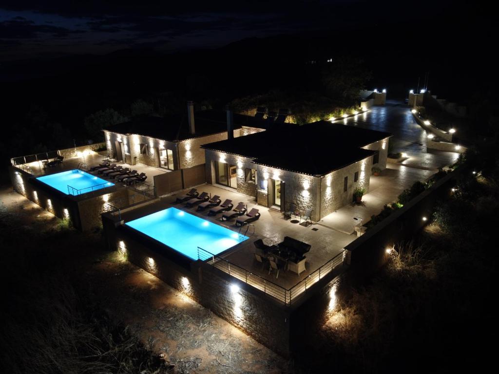 Bazén v ubytovaní Manazil Mani - Luxury Villas alebo v jeho blízkosti