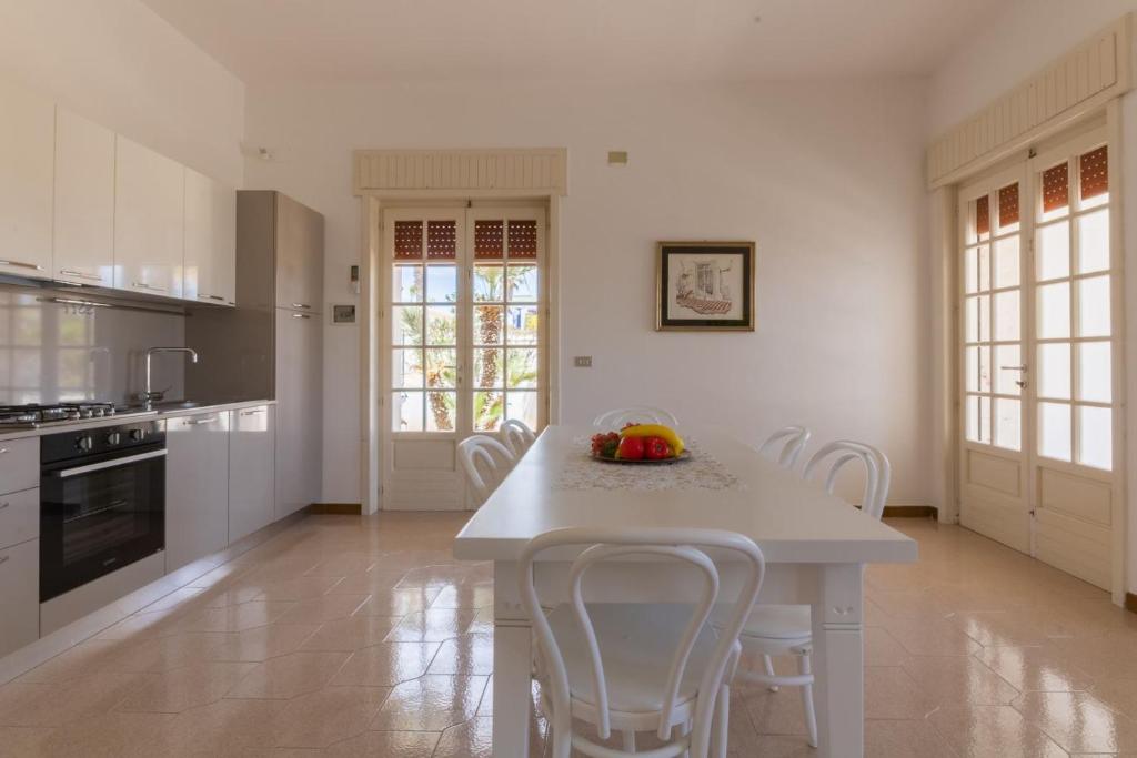 Kuchnia lub aneks kuchenny w obiekcie VILLA ISCHIA