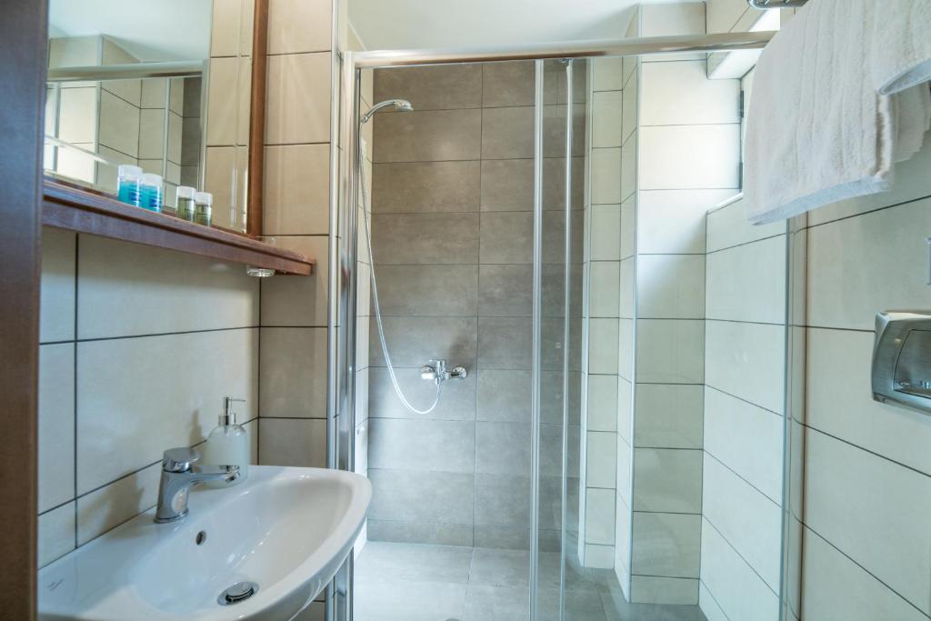 Koupelna v ubytování Hiona Holiday Hotel