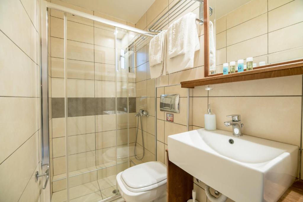 Koupelna v ubytování Hiona Holiday Hotel
