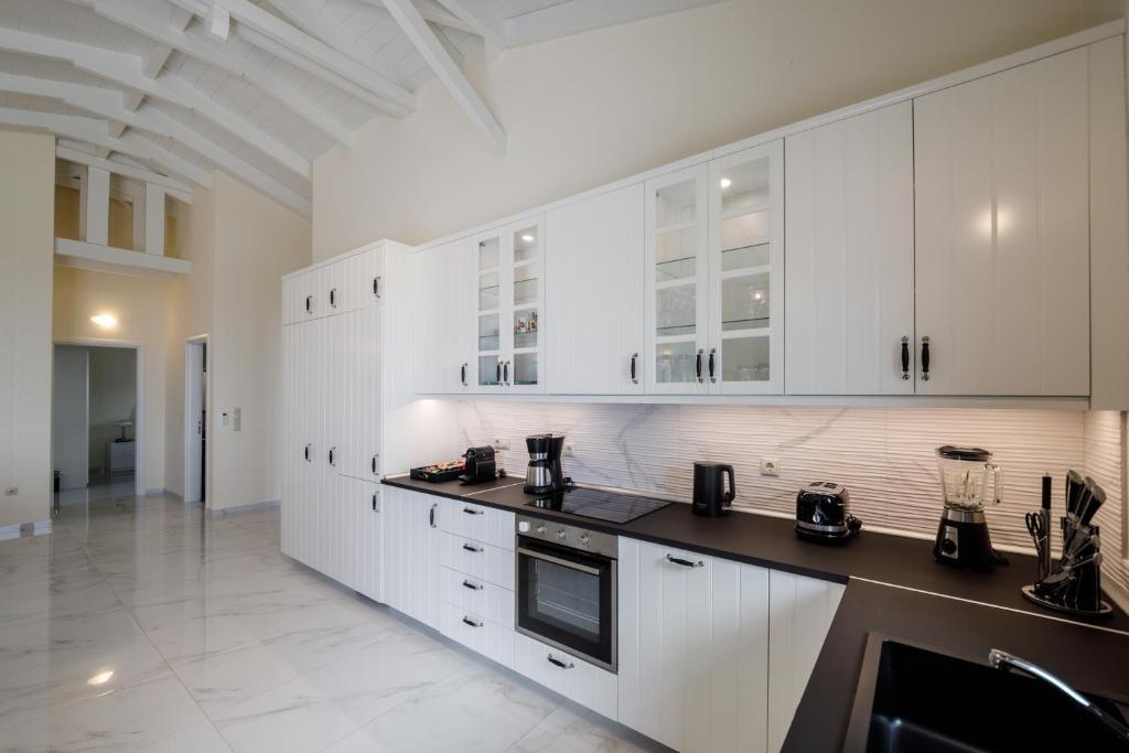 Kuchyňa alebo kuchynka v ubytovaní Manazil Mani - Luxury Villas