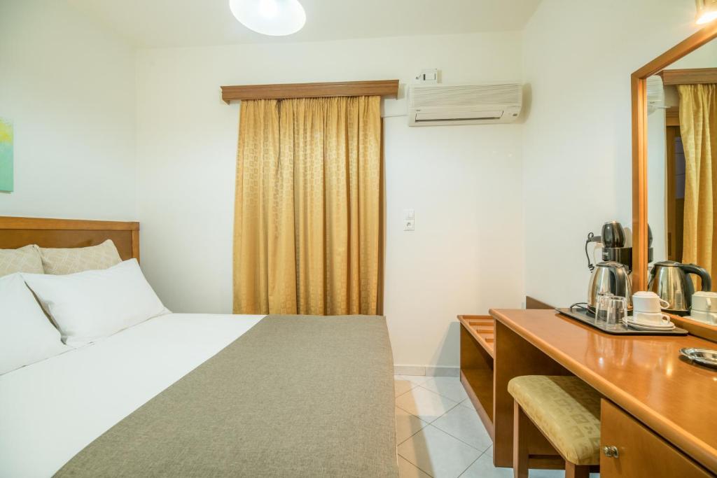 Postel nebo postele na pokoji v ubytování Hiona Holiday Hotel