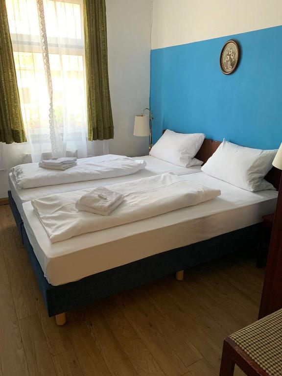 Postel nebo postele na pokoji v ubytování Hotel Pension Graf