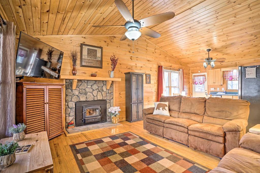 Serenity Cabin with Furnished Deck and Fire Pit - Housity