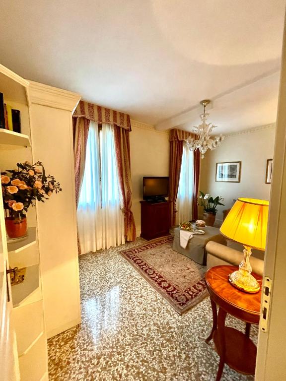 San Gregorio Venice Apartments - 10