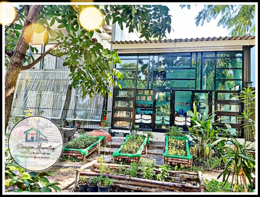 Zahrada ubytování Rangyen Homestay Cha-Am รังเย็น