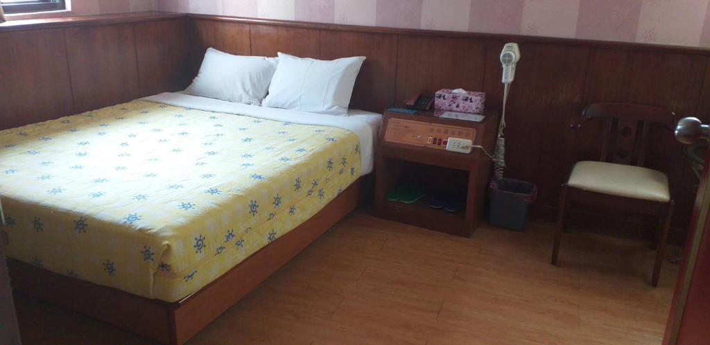 Postel nebo postele na pokoji v ubytování Jin Ge hot spring Hotel