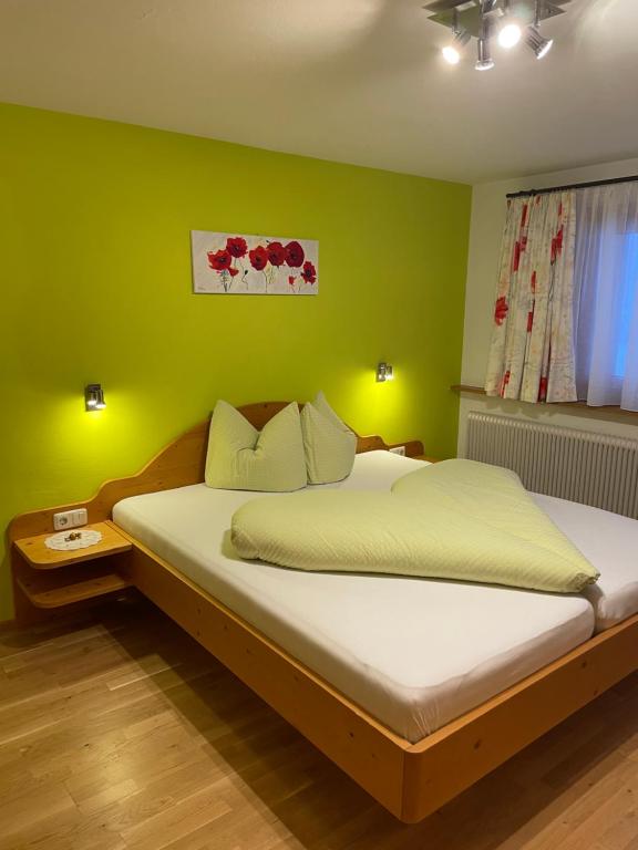 Postel nebo postele na pokoji v ubytování Pension Christine