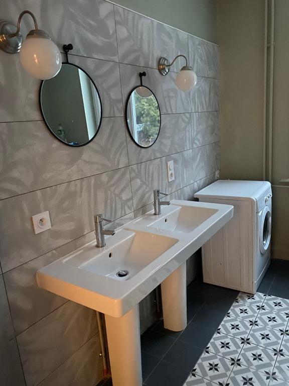 Les 4 flocons à 100m lac et du centre ville , wifi, parking, sauna - 8