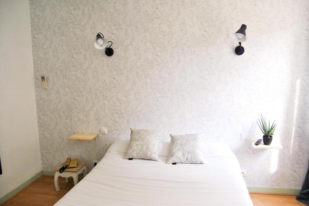 Postel nebo postele na pokoji v ubytování Hôtel le Thurot