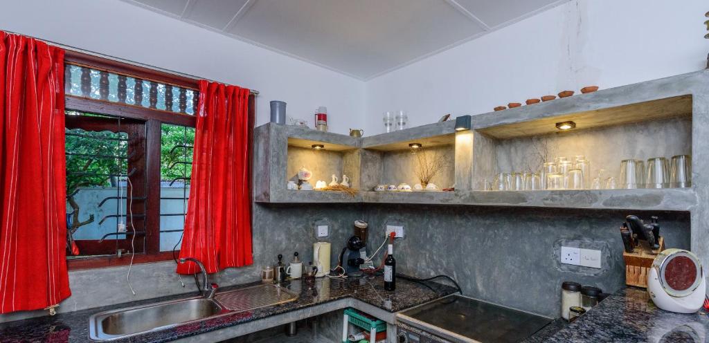 Cucina o angolo cottura di Villa Guru Hikkaduwa