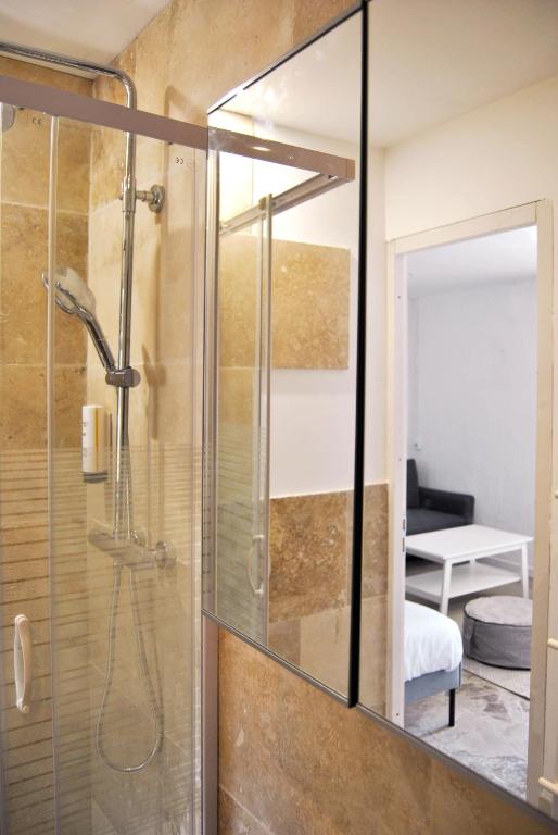 Koupelna v ubytování Hôtel le Thurot