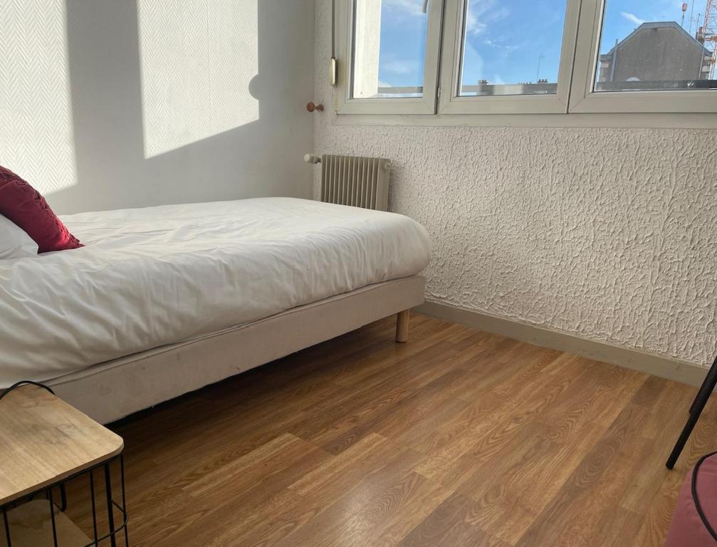Postel nebo postele na pokoji v ubytování Hôtel le Thurot