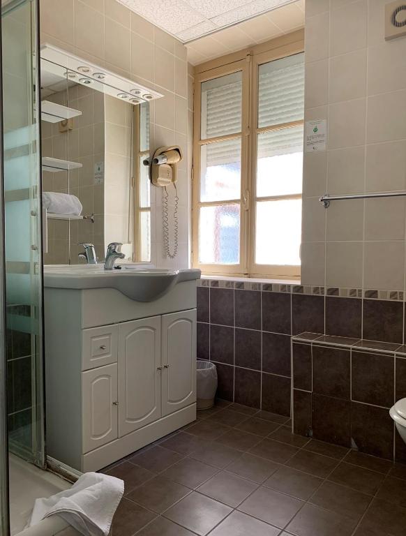 Hôtel Le Thurot- Dijon Centre Gare - Resim 6