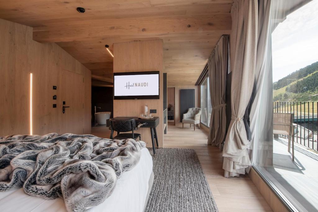 Nespecifikovaný výhled na hory nebo výhled na hory při pohledu z hotelu