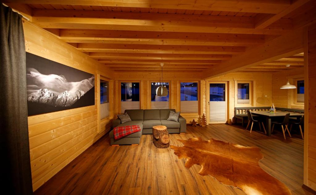 Un lugar para sentarse en Bergchalet Raffalt