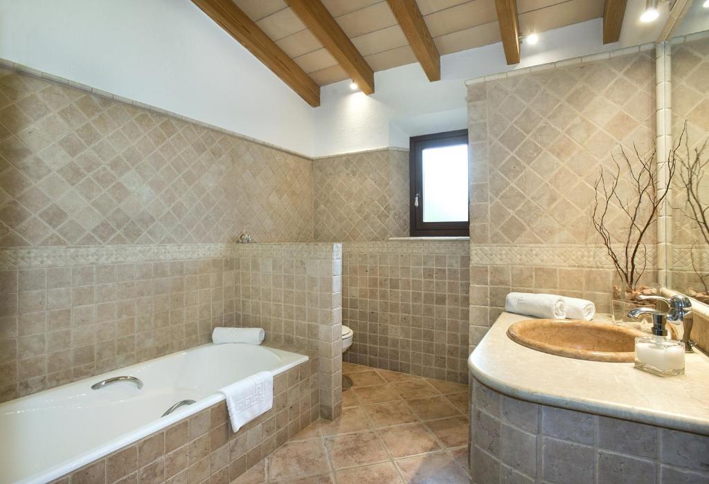 Koupelna v ubytování Owl Booking Villa Can Pou - Luxury Holidays in Royal Gardens