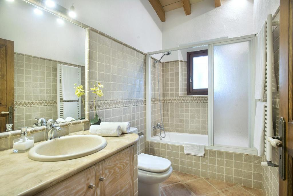 Koupelna v ubytování Owl Booking Villa Can Pou - Luxury Holidays in Royal Gardens