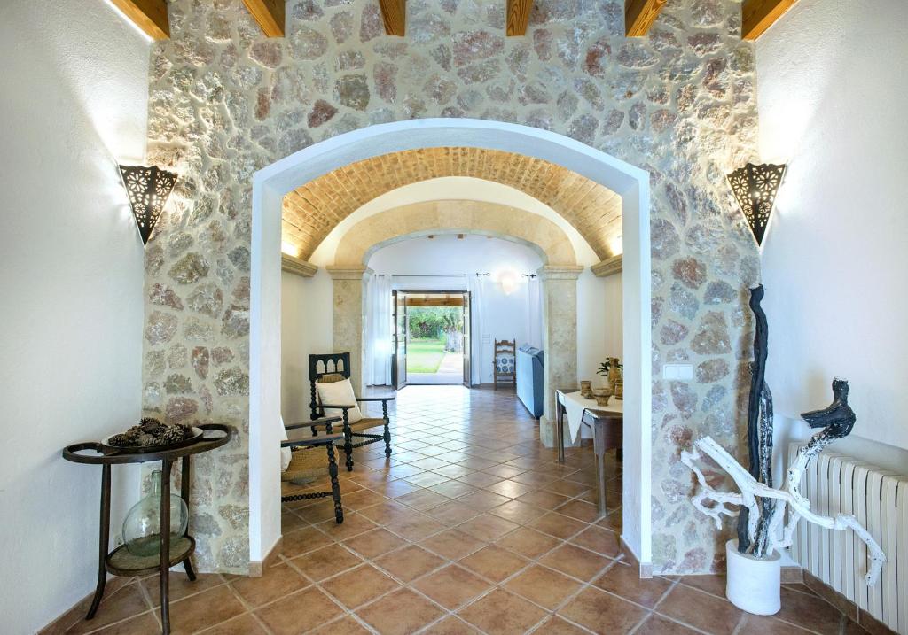 Restaurace v ubytování Owl Booking Villa Can Pou - Luxury Holidays in Royal Gardens