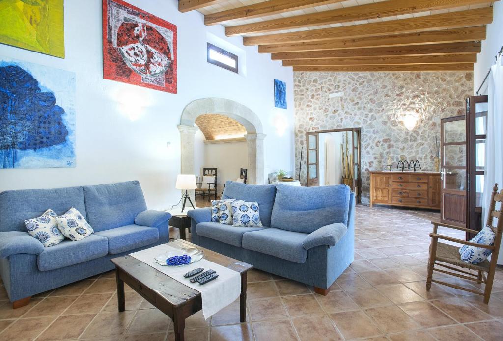 Posezení v ubytování Owl Booking Villa Can Pou - Luxury Holidays in Royal Gardens