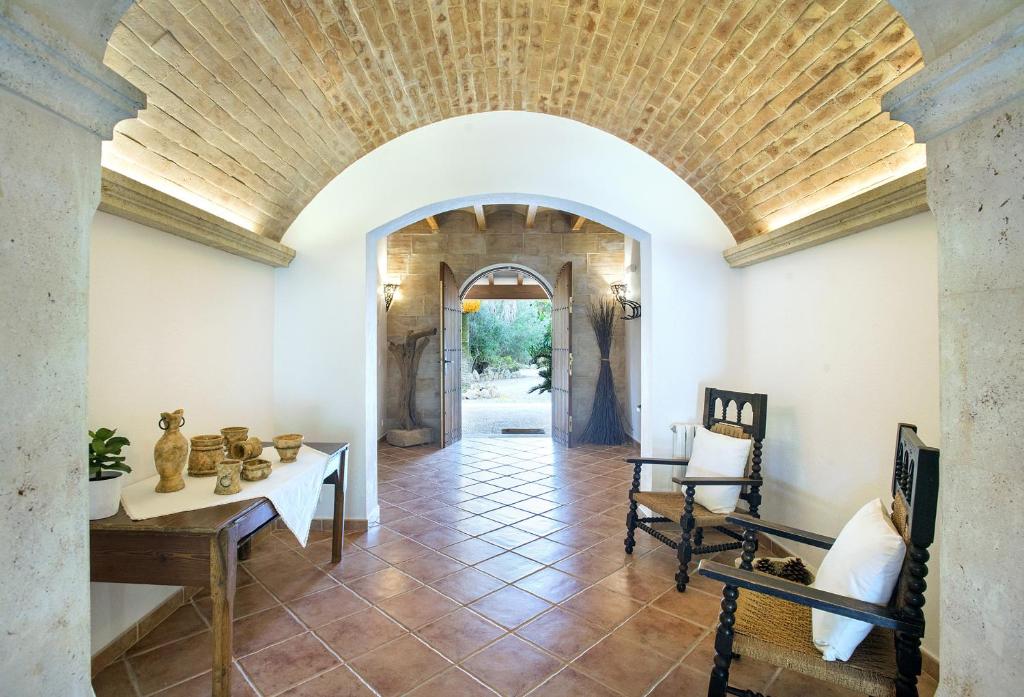 Posezení v ubytování Owl Booking Villa Can Pou - Luxury Holidays in Royal Gardens