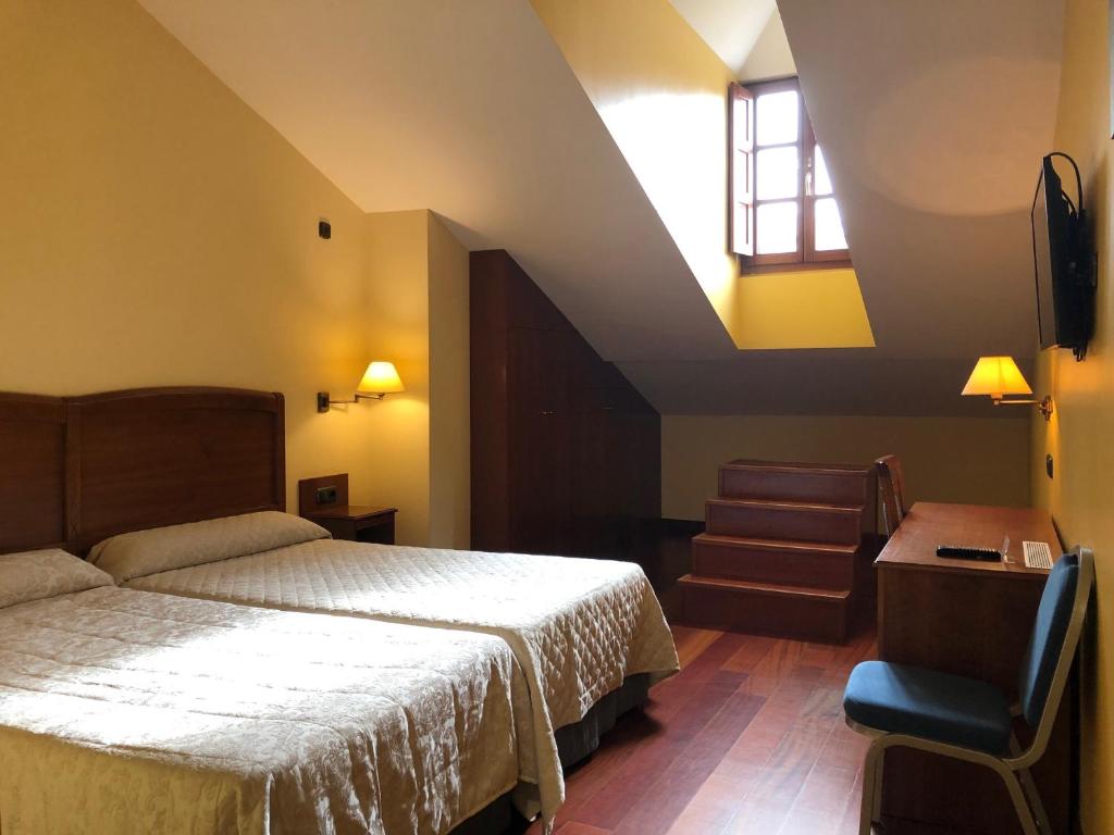 Postel nebo postele na pokoji v ubytování Hotel Aroi Bierzo Plaza