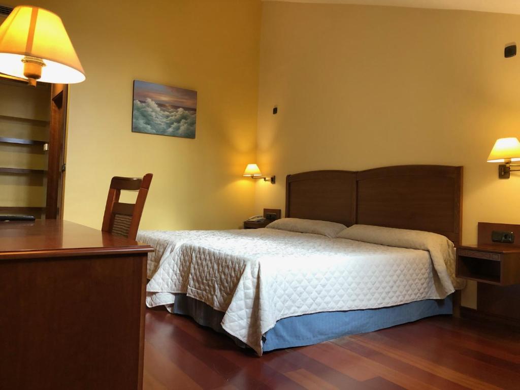 Postel nebo postele na pokoji v ubytování Hotel Aroi Bierzo Plaza