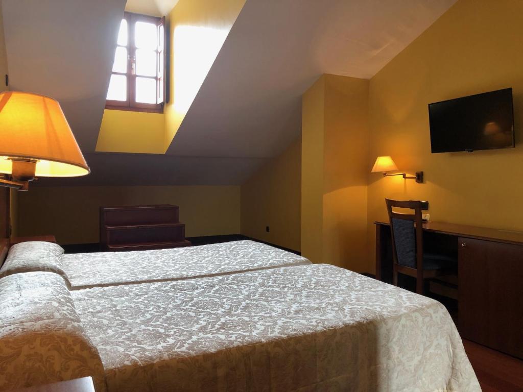 Postel nebo postele na pokoji v ubytování Hotel Aroi Bierzo Plaza