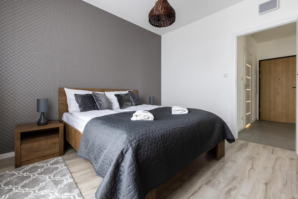 Posteľ alebo postele v izbe v ubytovaní Symphony Modern Tower Apartamenty