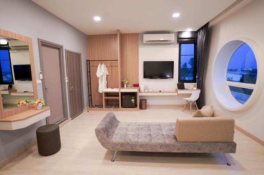 TV a/nebo společenská místnost v ubytování The Space Hotel Chiang Rai