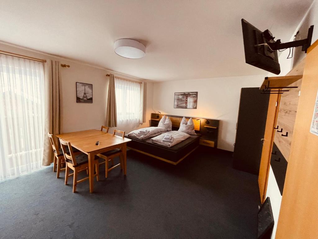 Postel nebo postele na pokoji v ubytování Haus Heimat Wagrain