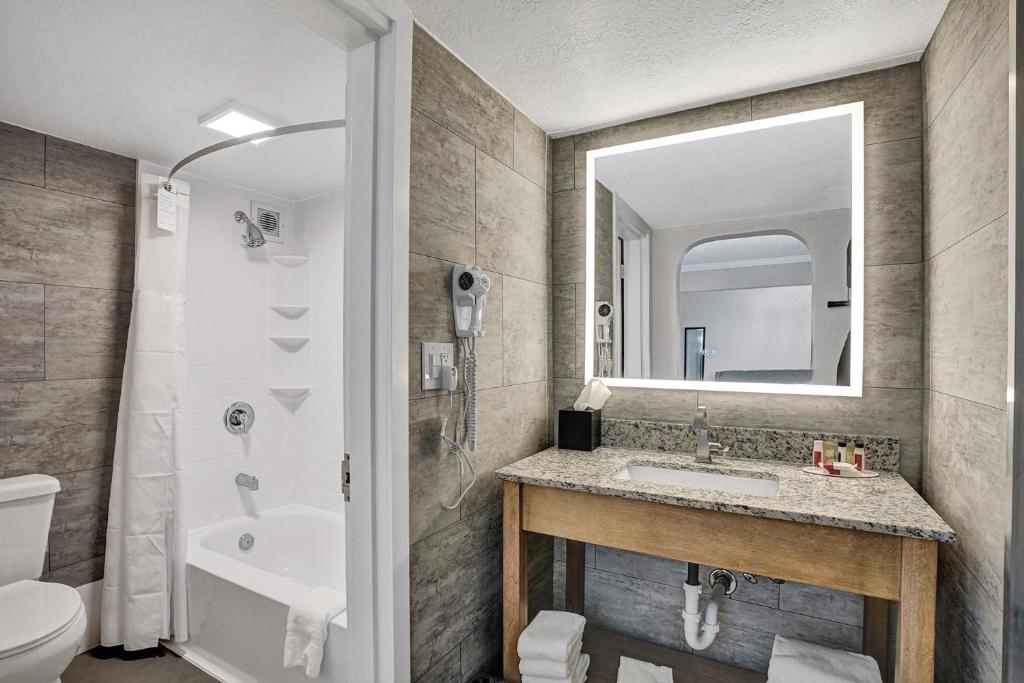 The Harrison Hotel Downtown Hollywood - Deluxe King Studio