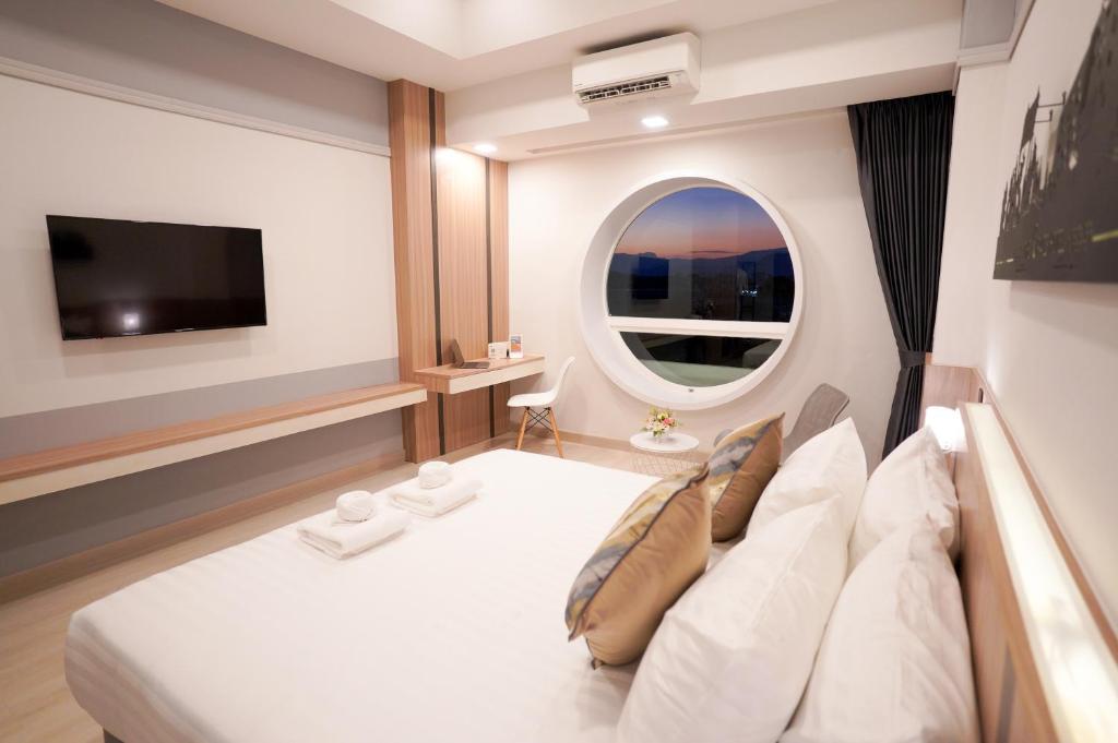 TV a/nebo společenská místnost v ubytování The Space Hotel Chiang Rai
