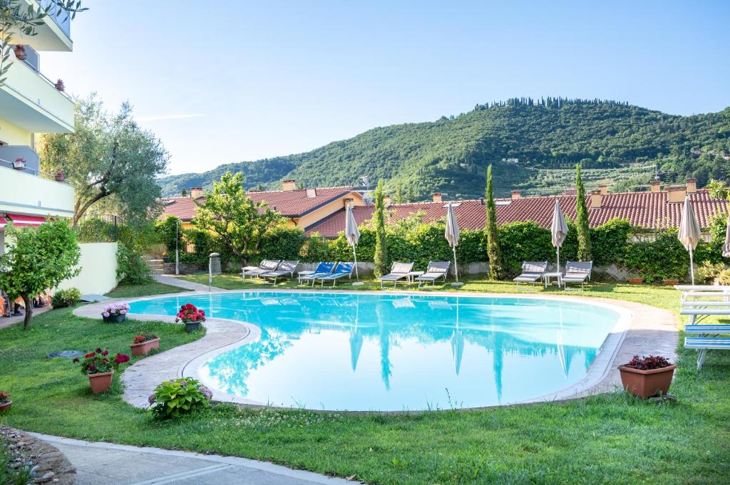 Nespecifikovaný výhled na hory nebo výhled na hory při pohledu z hotelu