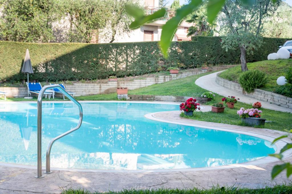 Bazén v ubytování Hotel Alessandra nebo v jeho okolí