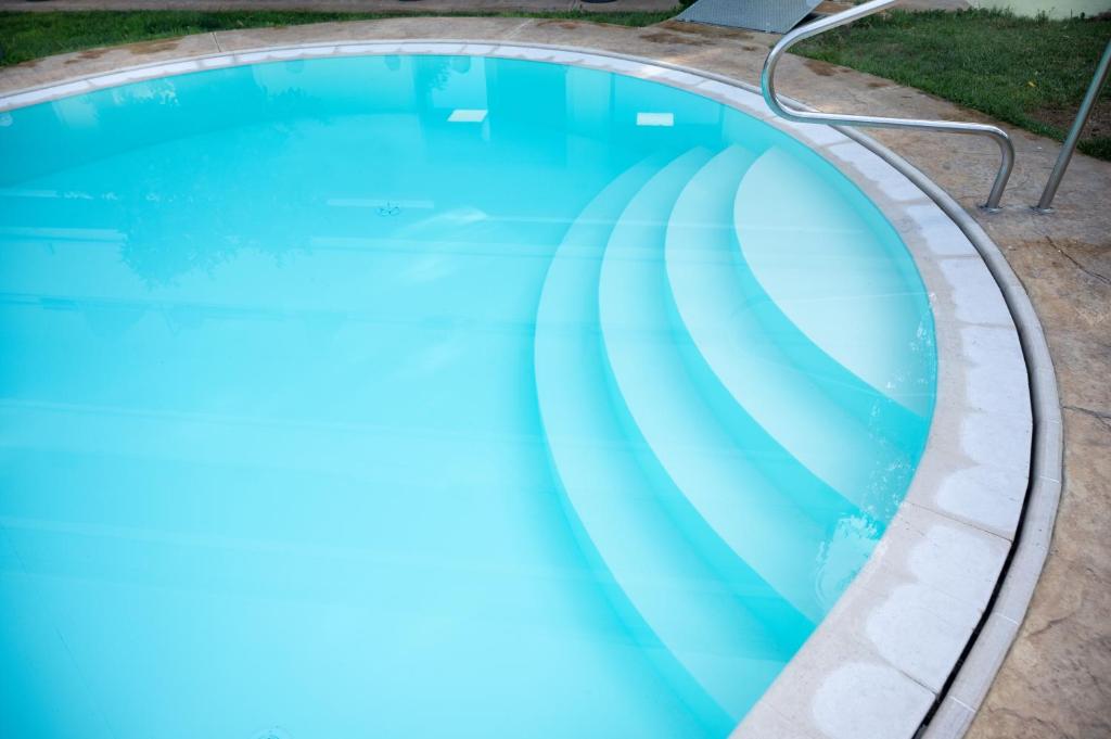 Bazén v ubytování Hotel Alessandra nebo v jeho okolí
