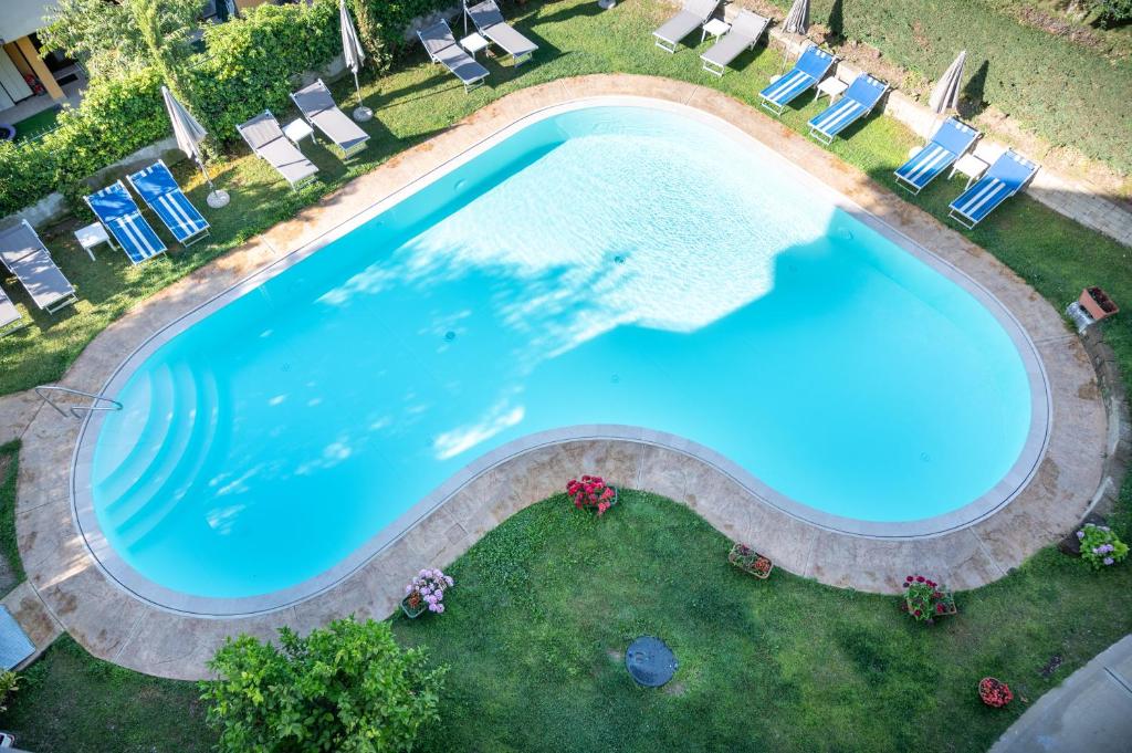 Bazén v ubytování Hotel Alessandra nebo v jeho okolí